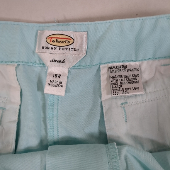 Talbots Petite Stretch Women's Blue Shorts   , Size 18W - Picture 4 of 5